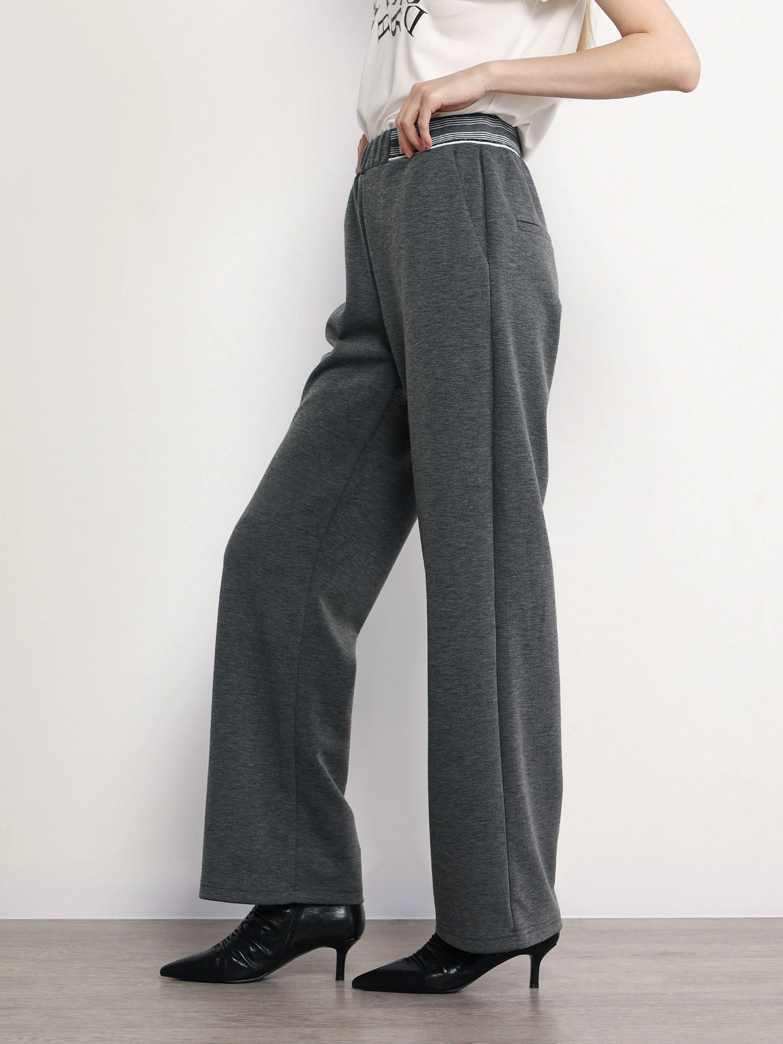 Брюки трикотажные расклешенного кроя с эластичным поясом